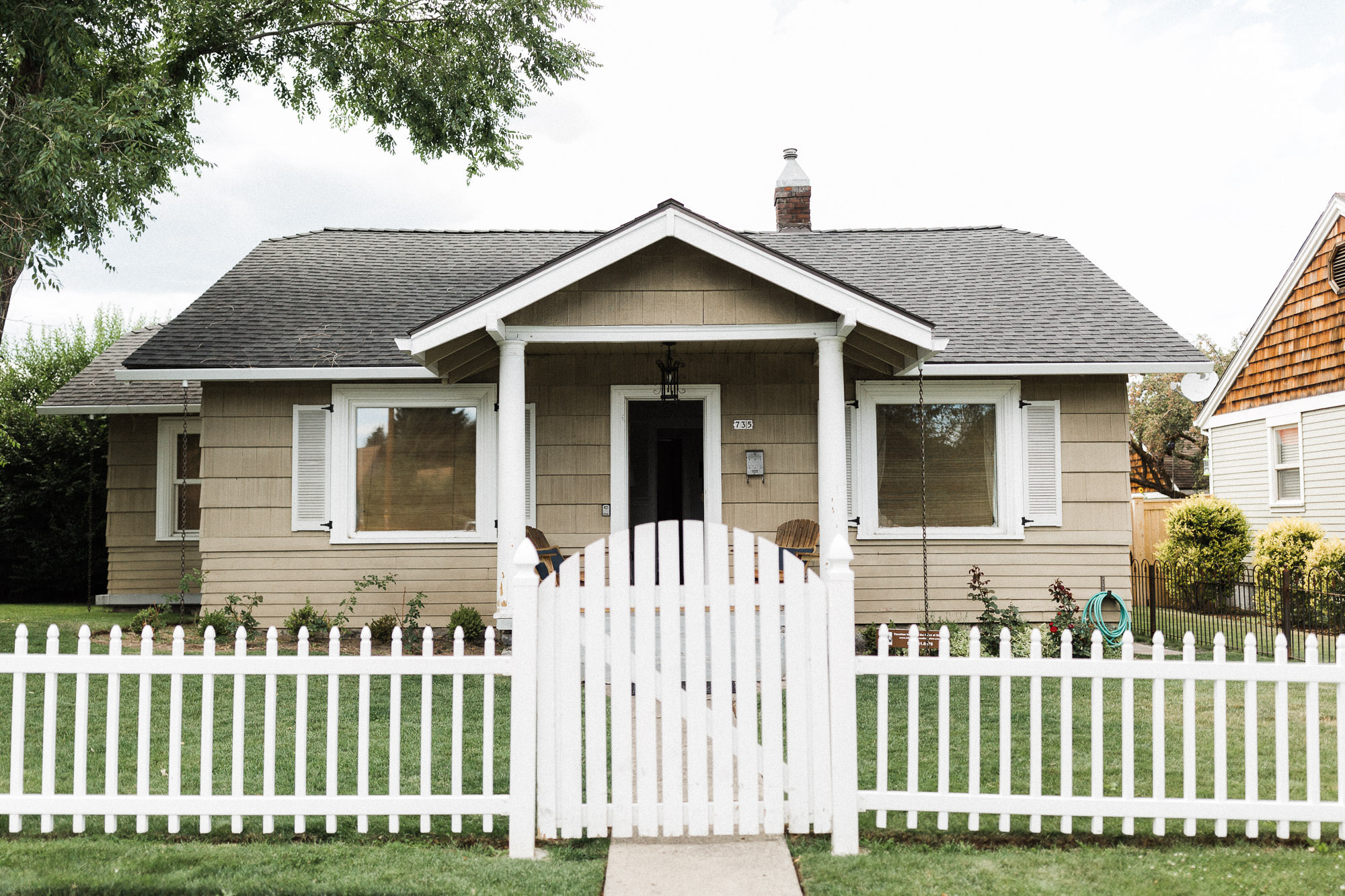 Craftsman style cottage with white picket fence in Bend, Oregon