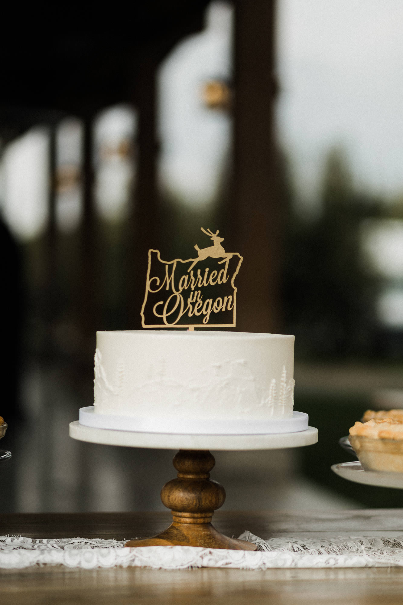 A "Married in Oregon" sign adorns the wedding cake at Mt. View Orchards.