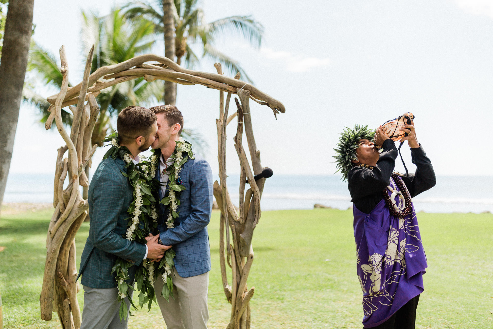grooms-kiss-hawaii-wedding