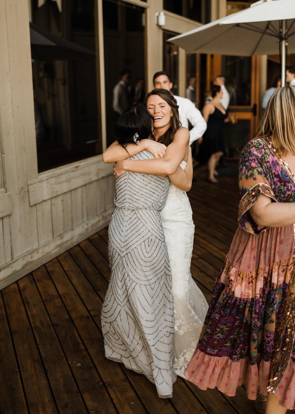 bride and mom hugging each other 